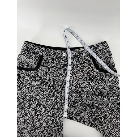 Weekends by Chicos Women 0 Black White Animal Print Capri Pants Stretch Summer - Picture 12 of 13